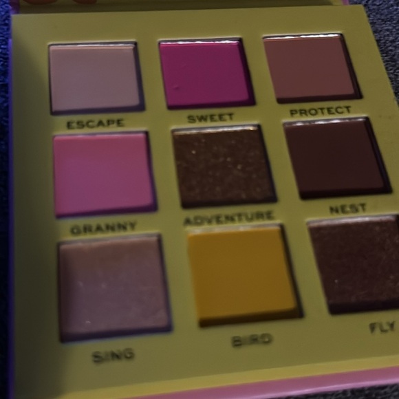 Looney Tunes x Revolution Taz and Tweety Bird Eyeshadow Palettes - Picture 8 of 9